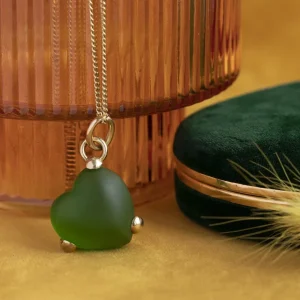 Outlet Gouden hart hanger met groen zeeglas 14 krt Gouden Hanger Met Edelsteen