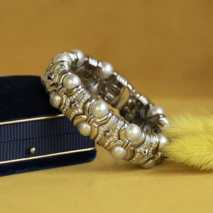 Discount Witgouden bangle met parel en diamant 18 krt Bangles | Armbanden Met Edelsteen